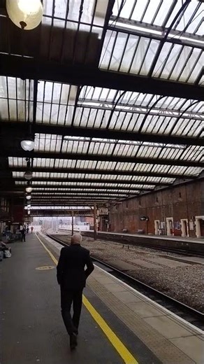 Stoke on Trent Stafford Train Station Overhead Line Electrification (OLE) making a buzzing sound
