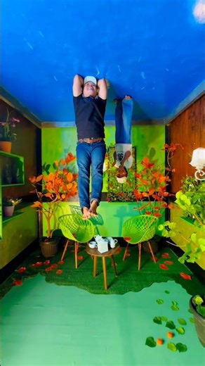 Bermain dirumah terbalik bisa nempel di atap #funny #lucu #shorts