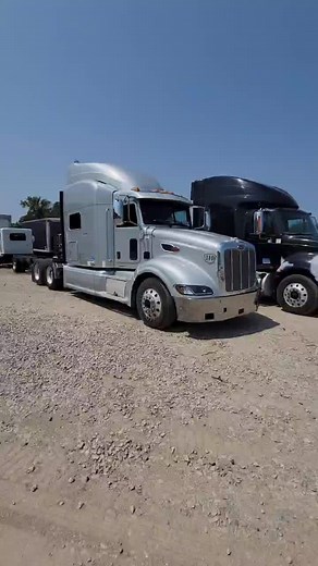 2011 Peterbilt Semi Truck with 1.3M Miles for $400 - Copart Auction