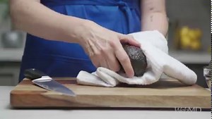 4.2K views · 68 reactions | Avocado lovers: Are you practicing safe slicing? Here's the simplest (and safest) way to cut one up. 陋 | WebMD | Facebook