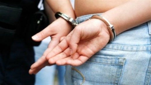Minora care a atacat un bărbat cu un cuțit în weekend, arestată pentru tentativă de omor