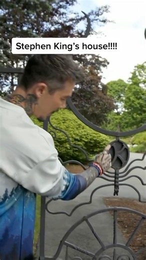 1M views · 22K reactions | Once again thinking about the time David Bromstad visited Stephen King’s house. #HappyHalloween | HGTV | Facebook