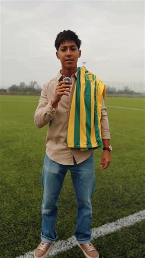 🆕 Nová posila v tíme! Do nášho mužstva prichádza 18-ročný Jeyden Arboleda, ofenzívne ladený stredný záložník 💪⚽ Ide o mladého a perspektívneho hráča, do ktorého vkladáme dôveru a veríme, že sa postupne stane motorom našej ofenzívy. Svoj ofenzívny potenciál už naznačil aj v prípravných zápasoch, kde sa predstavil dvomi peknými gólmi, čím potvrdil svoj cit pre hru smerom dopredu 🔥 Vitaj v tíme! #spolusmelevice💛💚 | FK Slovan Levice