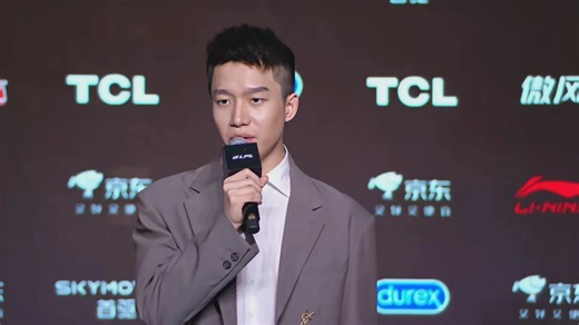 EDG击败TT小悠妈妈赛后采访厂长:EDG的一切我都很熟悉，回EDG像回到家一样，希望和队伍一起拿到好成绩，我们的目标是能赢坚毅组第一名能出线