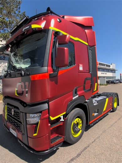 Une grosse exclusivité, le camion que nous allons utiliser pour l'événement Pit Stop qui se déroulera samedi et dimanche prochain sur le circuit de Dijon-Prenois pendant le week-end du championnat de France camions. J'espère que tu t'es entraîné pour le #pitstop #renaulttrucks #berthier #dijon #course @Renault Trucks France @Franck Nallet663 @Ludo formateur @mika_boutique_Renault_Trucks