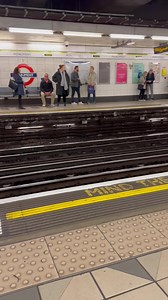 188K views · 3.3K reactions | London 4k HDR Walking tour inside London Underground Bank Station to Monument Station | Northern Line | District Line #London #LondonWalk #LondonCityWalk #LondonUnderground #Londontrains #Londoncity #Londonmetro #Ukgoodforyou | UK GOOD For You | Facebook