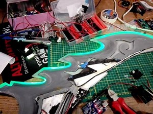 Aaah fancy leds! I'm reworking my demon hunter glaives largely, and especially the electronics within to be more efficient and less prone to faulty wiring. | Willow Creative | Facebook