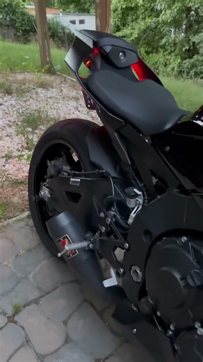 Yamaha R1 Cold Start 🔥 #shorts #superbikes #yamahar1