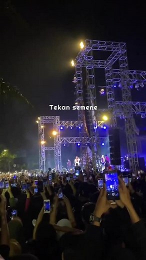 Exciting Live Concert Experience with Engaged Audience