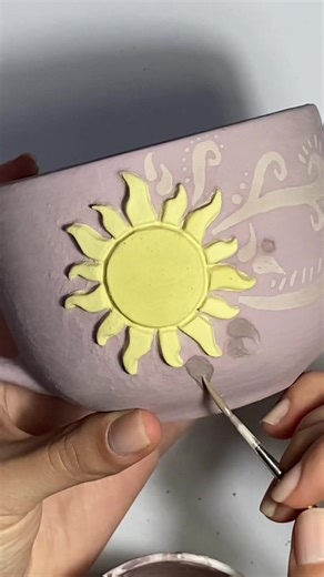 Proceso detallado de pintado de taza Rapunzel