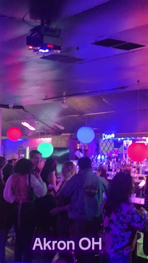 Friday night at Royal Palace! 🤩 The ultimate spot for pool, karaoke, a huge stage, delicious food, and a wide selection of drinks. 🎱🎤🍔🍹 #Friday #Night #Palace #Pool #Karaoke