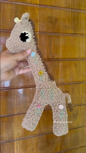 Love this giraffe pattern. It’s adorable. #crochet