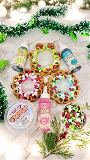 3.2K views · 32 reactions | ✨ Coronitas navideñas con pretzel + chocolate pintado con Choco Color y nuestras nuevas sprinkles. Sencillas, festivas y deliciosas. ¡Haz las tuyas, Ma Baker! ❤️ | Ma Baker and Chef | Facebook