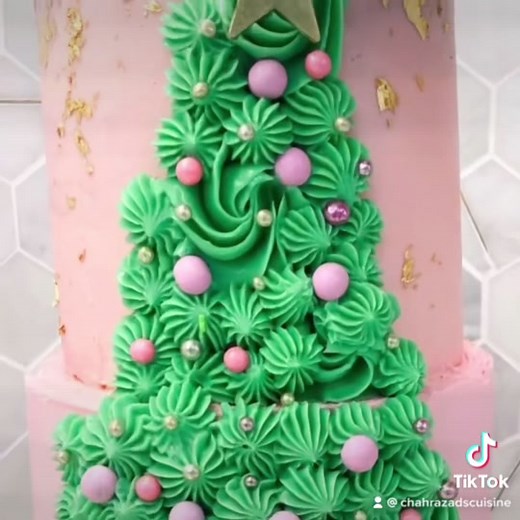 How to Properly Stack Two Tiered Cakes