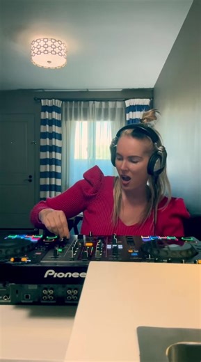 Experience the Joy of Techno and EDM Mixes