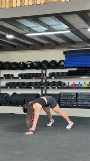 Inchworm + shoulder taps