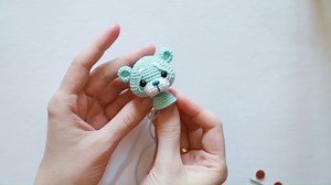 87K views · 3.9K reactions | The method of attaching the head to the body with a cotter pin joint is explained in this video. Hope this is helpful to you. 殺 Pattern: https://www.ravelry.com/patterns/library/teddy-bear-max | Amigurumi Artist NansyOops | Facebook