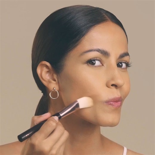 57K views · 147 reactions | La nueva base matte powder tiene lo mejor del #MaquillajeNatura . Su alta cobertura por 24 hs, su textura aterciopelada y su acabado mate harán que se convierta en una de tus #FavoritosUna . Y vos ¿ya la probaste? 樂 Te leemos  #BaseMattePowder | Natura | Facebook