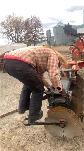 219K views · 1K reactions | It's time for machine maintenance #farmlife #mechanic | ลุงตู่ | Facebook