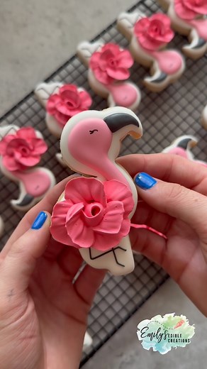 4.3K reactions · 498 shares | Why be a regular flaming when you can be a floral flamingo!? #CookieDecorating #SugarCookies #CookieArt #DecoratedCookies #CookieInspo #FlamingoCookie #FloralCookie #FlamingoVibes #TropicalCookies #FlowerPowerCookie #EdibleArt #CuteCookies #CookiesOfInstagram #BakersOfInstagram #WhimsicalCookies #CookieClass #DIYCookies #LearnToDecorate | Emily's Edible Creations | Facebook