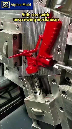 Side core with unscrewing mechanism