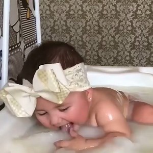 187K views · 8.8K reactions | Splish-splash, cute babies taking a bath!     Join our group : Baby Love. Thank you so much ❤ | Love Babies | Facebook