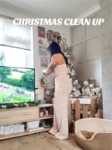 When to Take Down Christmas Decorations for a Tidy Home