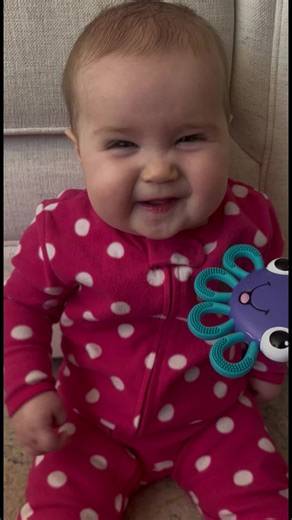 How gentle vibration can help an infant’s mouth? Did you know that safe, gentle vibration (used by trained professionals or with guidance) can support early oral development? ✨ What vibration does: * Wakes up sensory awareness – helps babies notice their lips, tongue, and cheeks * Supports muscle activation – encourages small movements needed for feeding * Improves coordination – can help the mouth learn “when and how” to move * Calming input – for some babies, rhythmic vibration is organizing a