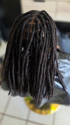 We did a detox to remove the dandruff, in her case it wasn't build...