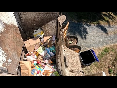 Split Body Labrie Automizer Crushing Down Cedar Recycling and Compost