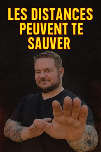 🥋 LES DISTANCES PEUVENT TE SAUVER 🥋Garde toujours ça en tête 👉 chaque distance est une arme de protection :👣 Distance de pied✊ Distance de poing💪 Distance de coude🦵 Distance de genou🤼 Distance de projection🛡️ Et surtout… la distance de sécurité : un bras d’écart, qui oblige l’agresseur à avancer avant de frapper.⚠️ Comprendre et maîtriser les distances peut littéralement te sauver la vie.👉 Tu veux apprendre à gérer ces situations ? Mets un like 👍, abonne-toi 🔔 et partage cette vidéo p