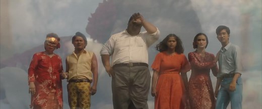 [OFFICIAL TRAILER] Tulang Belulang Tulang (2024) A film by Sammaria Simanjuntak Adalagi nih film komedi Batak! Kali ini merupakan film roadtrip komedi berjudul 'Tulang Belulang Tulang' karya Sammaria Simanjuntak, sutradara film 'Cin(t)a', 'Demi Ucok' dan 'Guru Guru Gokil'. Menceritakan tentang salah satu upacara Batak, yaitu memindahkan tulang milik Tulang mereka tiba-tiba tulang milik Tulang mereka ada yang hilang, akhirnya keluarga terpecah menjadi dua. Yang satu tetap mengulur waktu di tempat