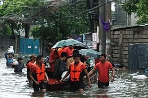 Coast Guard sends teams to help with Metro Manila flood rescue | ABS-CBN News