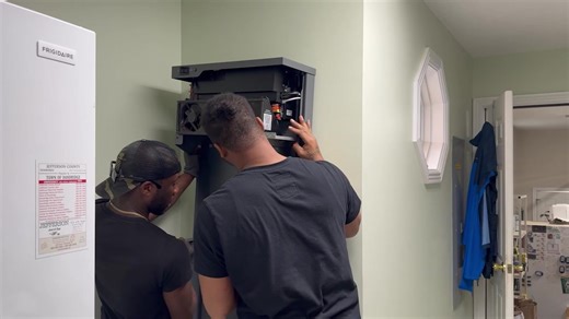 The Augustine's finally have a solar system that finally works. It's taken since the summer of 2021. They bought the system from Solar Titan. It is Generac that made the final fix. Watch today at 5:30. | WATE Don Dare