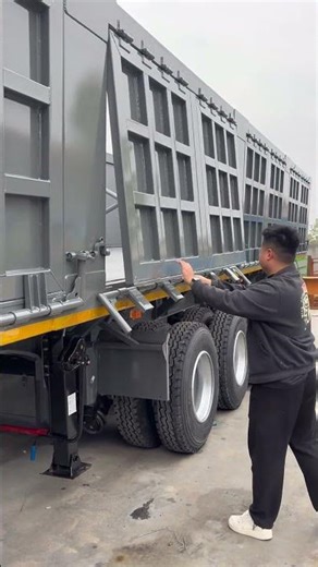 Side tipper semi-trailer, made of high-quality steel with strong load capacity. Welcome to cooperate