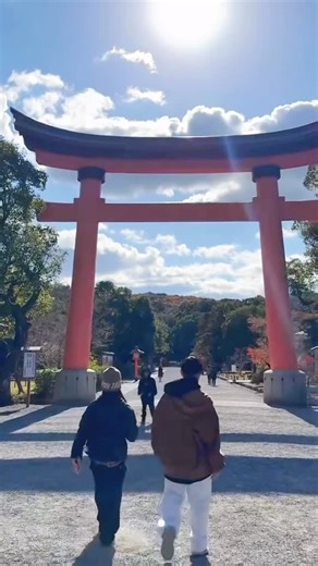 🇯🇵一般社団法人日本ブレイキン協会（JBA） on Instagram: "【ブレイキン指導／スクール運営コンサルタント事業】 日本ブレイキン協会主催支援事業 @japan_breakin アドバイザー/コンサルタント指導員 @aion_masumi 大分県中津市にあるブレイキン専門スクール @classics.breakin このたび、部長のTOKU先生（@bboytoku）よりご依頼をいただき、 日本ブレイキン協会のアドバイザーとして現地を訪問し、 スクールの指導内容や活動、今後の展望についてお話させていただきました。 中津市では小学校の体育授業にブレイキンが取り入れられるなど、 人口が多くない地域でありながら、普及活動に大きな成果が見られました。 トッププレイヤーの輩出はもちろん、次世代の指導者育成にも力を注ぎ、地域社会と連携を取りながら着実に文化を根づかせている姿に深く感銘を受けました。 こうした取り組みは、全国の中でも素晴らしいモデルケースのひとつだと感じています。そして何よりも、トク先生の人間性と情熱が、地域・シーンの未来を動かす原動力となっていることに心を打たれました