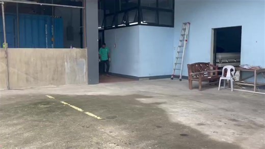 Biniyahe na mula sa Tarlac City papuntang Rizal Funeral Homes sa Pasay City ang bangkay ng Israeli na si Yitzhak Cohen para iproseso pabalik sa Israel kung saan siya ililibing. Lumabas sa autopsy na nagtamo ng mga tama ng bala sa katawan ang Israeli at ang kanyang kasintahang beauty queen, na natagpuan sa Capas, Tarlac nitong Sabado, Hulyo 6. | via Dennis Datu, ABS-CBN News | ABS-CBN News
