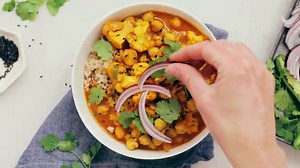1-Pot Yellow Chickpea Cauliflower Curry