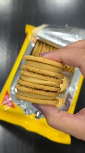 Apple Pie A La Mode Oreo cookie #sweets #oreocookies | 𝓢𝔀𝓮𝓮𝓽𝓼 𝓟𝓵𝓪𝓽𝓽𝓮𝓻