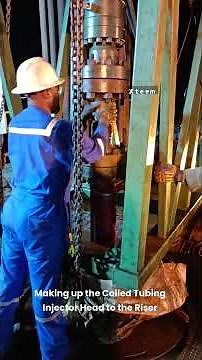 Making up the Coiled Tubing Injector Head to the Riser #drillingoperations #oilwelldrilling