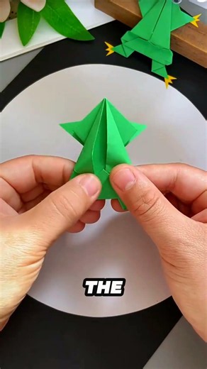 How to Make a JUMPING Paper Frog! 🐸 (Easy Origami)