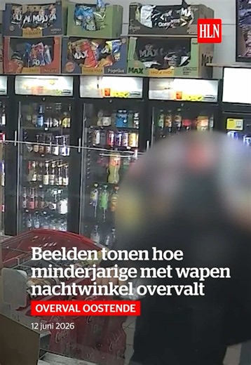 Een man die met een vuurwapen een nachtwinkel binnenstapt om geld te eisen, verwacht doorgaans weinig tegenstand. Maar voor een minderjarige in Oostende liep dat woensdagavond toch anders. Bewakingsbeelden tonen hoe een 54-jarige uitbater zich niet laat intimideren, een knuppel grijpt en de gewapende overvaller eigenhandig de winkel uit jaagt. De verdachte werd voorgeleid bij de jeugdrechter en kreeg maatregelen opgelegd. #hln #crime #crimetok