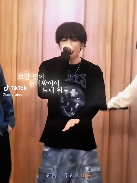 The Boyz: Sunwoo and Eric Sohn's Mic Test Moments