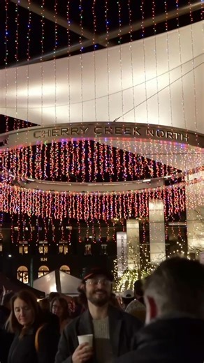 Cherry Creek North is one of the merriest neighborhoods for the holidays! Why you ask? 1) The Cherry Creek Holiday Market and pop-up Mistletoe Lounge 2) Shop for gifts and local small businesses 3) Stay at one of five signature hotels 4) Horse-drawn sleigh rides for everyone at the Saturday Night Lights festival Dec 6, 13, and 20, 5-8pm 5) Holiday drinks fireside at Toro For the full holiday rundown, head to https://bit.ly/4oYLmIt 📍Cherry Creek Holiday Market 📍Hotel Clio, a Luxury Collection H