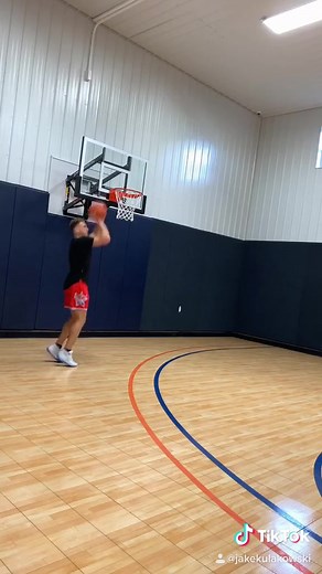 hit the “ ” if this is accurate🤣🏀 #fyp #foryou #viral #basketball