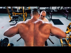Old-school upper back training! T-bar rowing with Wesley Vissers