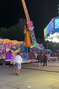 Carnival ride malfunction shocks festival-goers! 😱😨 | MetDaan