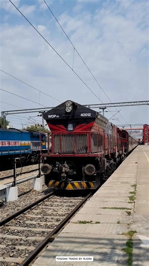 LHF 40012 Tughlakabad WDP4b christened as "Shanti Ghose" at Banaras 😍🔥 #wdp4b #dieselpower #banaras