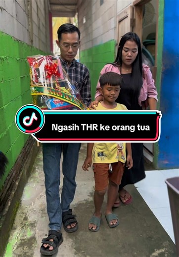 Ngasih THR ke Orang Tua untuk Lebaran