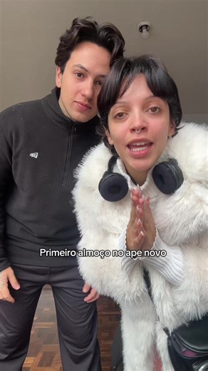Nosso primeiro almoço no ape novo! Obrigada mesmo Carla! Você foi muito especial! 🥹😍 #apenovo #casanova